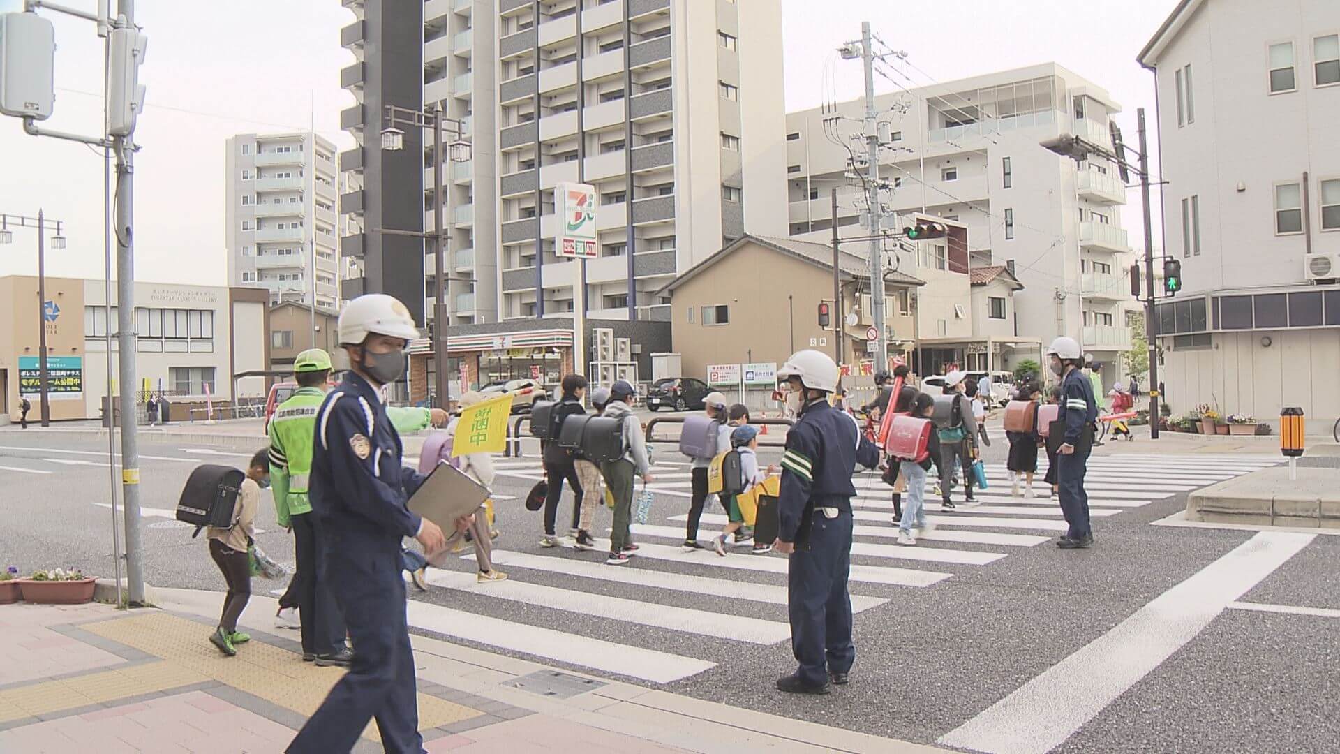通学路で交通安全呼びかけ　広島