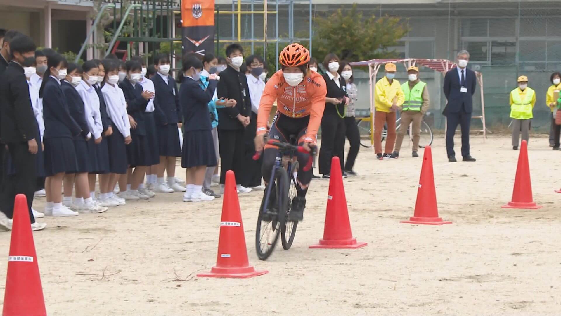 ヴィクトワール広島が自転車教室 広島・呉  ニュース・報道  HOME 