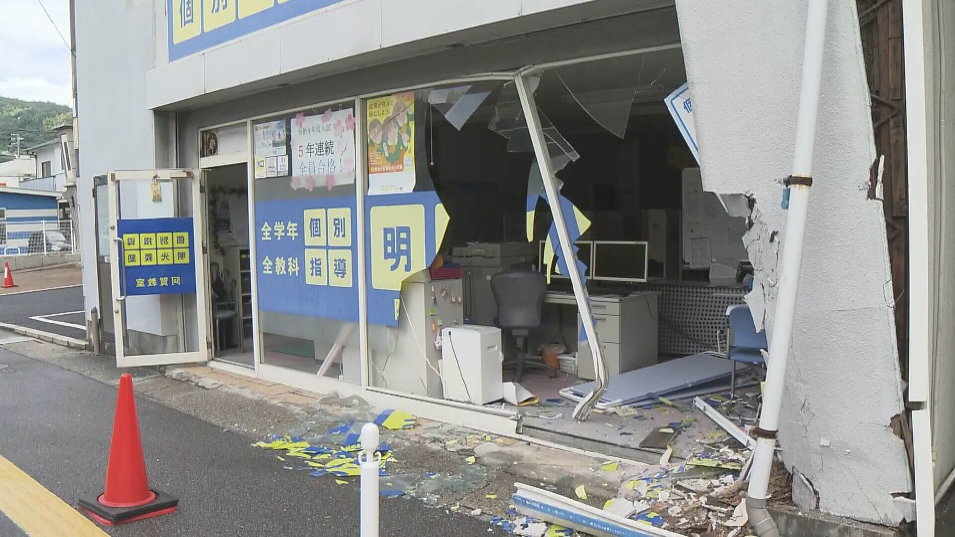 あわや大惨事に 学習塾に車突っ込む 広島 呉市 ニュース 報道 Home広島ホームテレビ