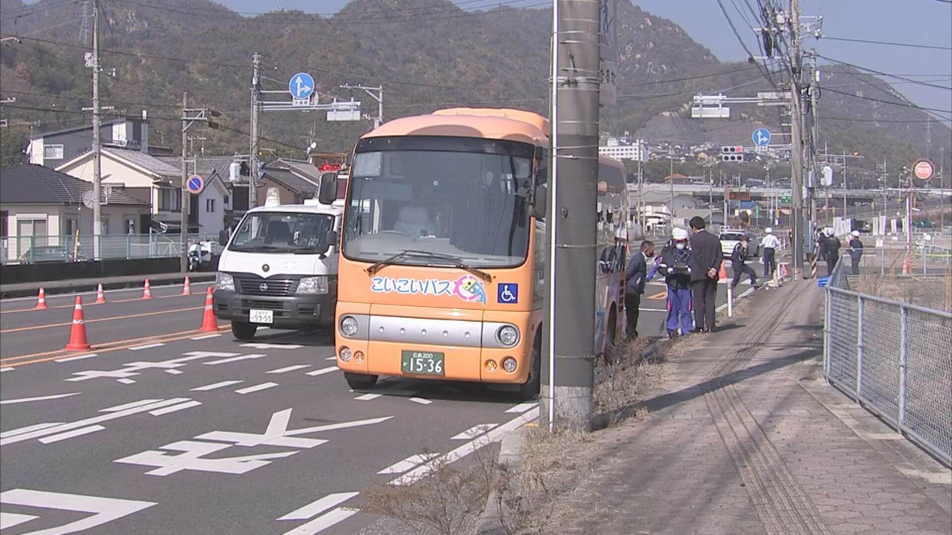 バスにはねられ８０代女性死亡　大竹市の国道２号