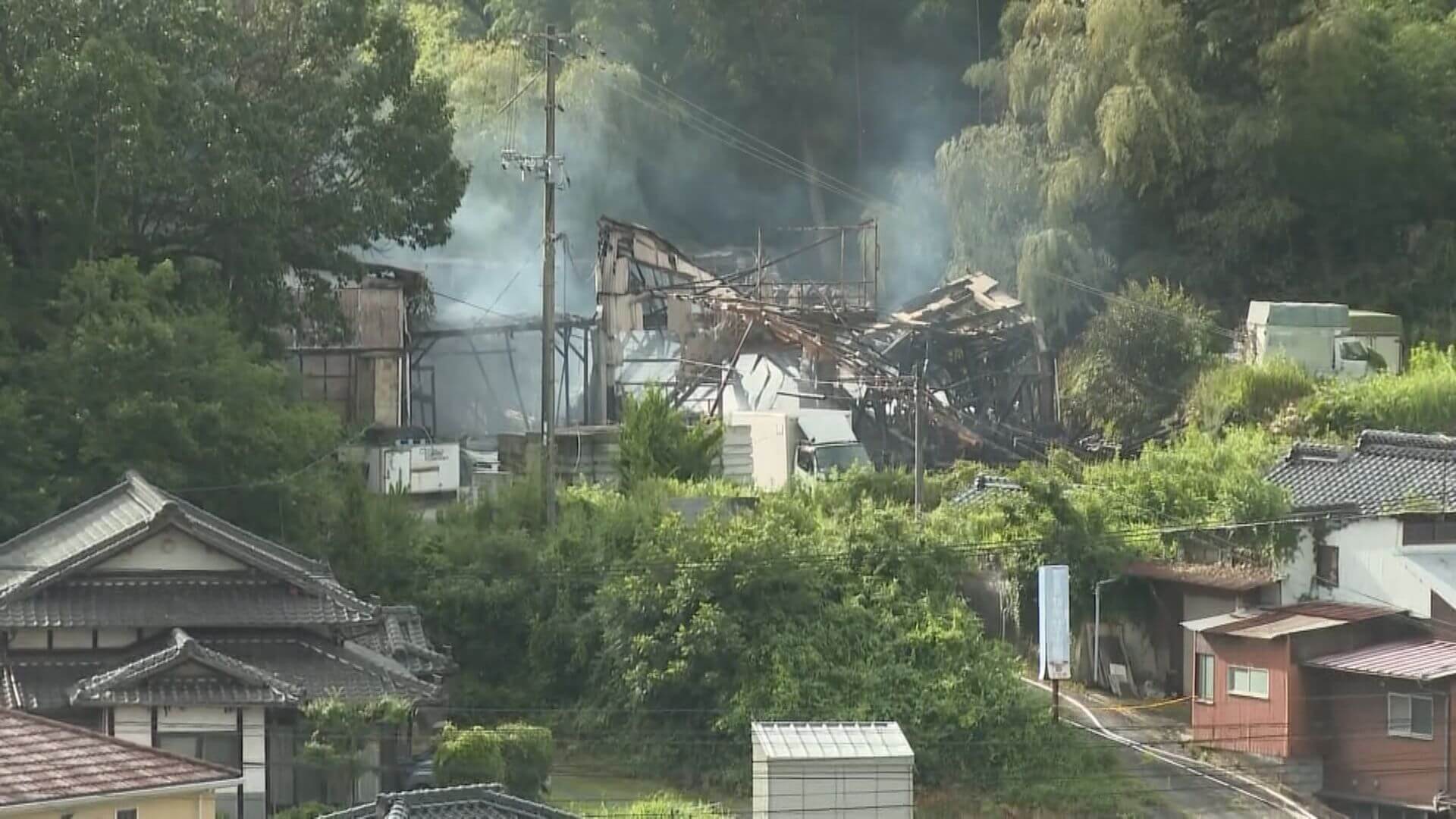 「火が見える」通報相次ぐ　事務所など３棟全焼　けが人なし　呉市