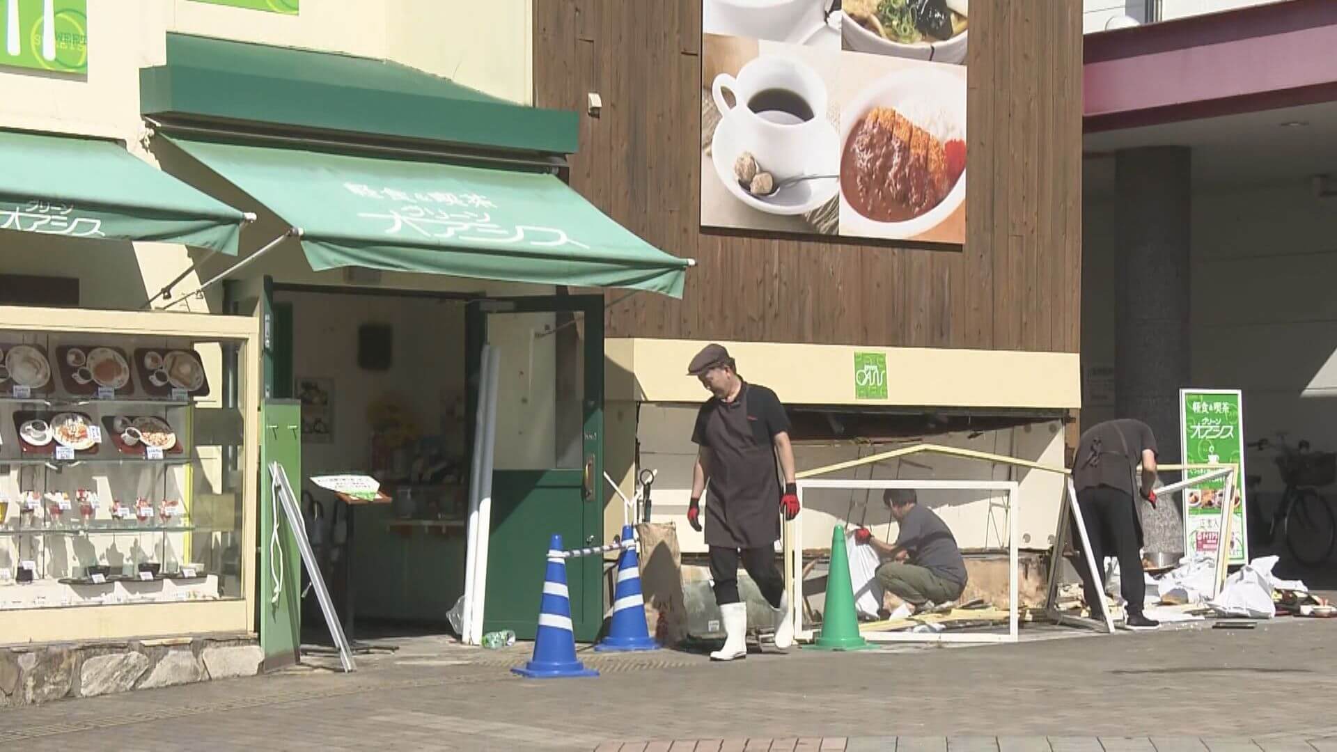 ゆめタウン大竹で車が女性はね店舗に突っ込む　１人重傷　広島