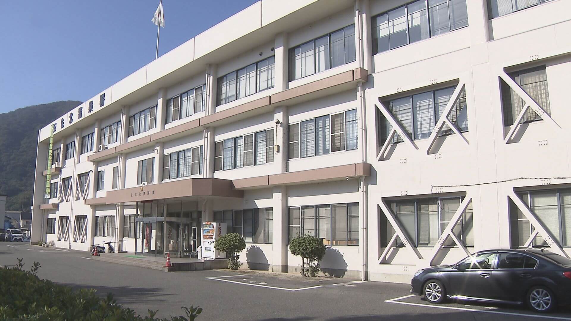 ４歳息子を抱え落とす暴行か 会社員の父親（２８）逮捕　広島